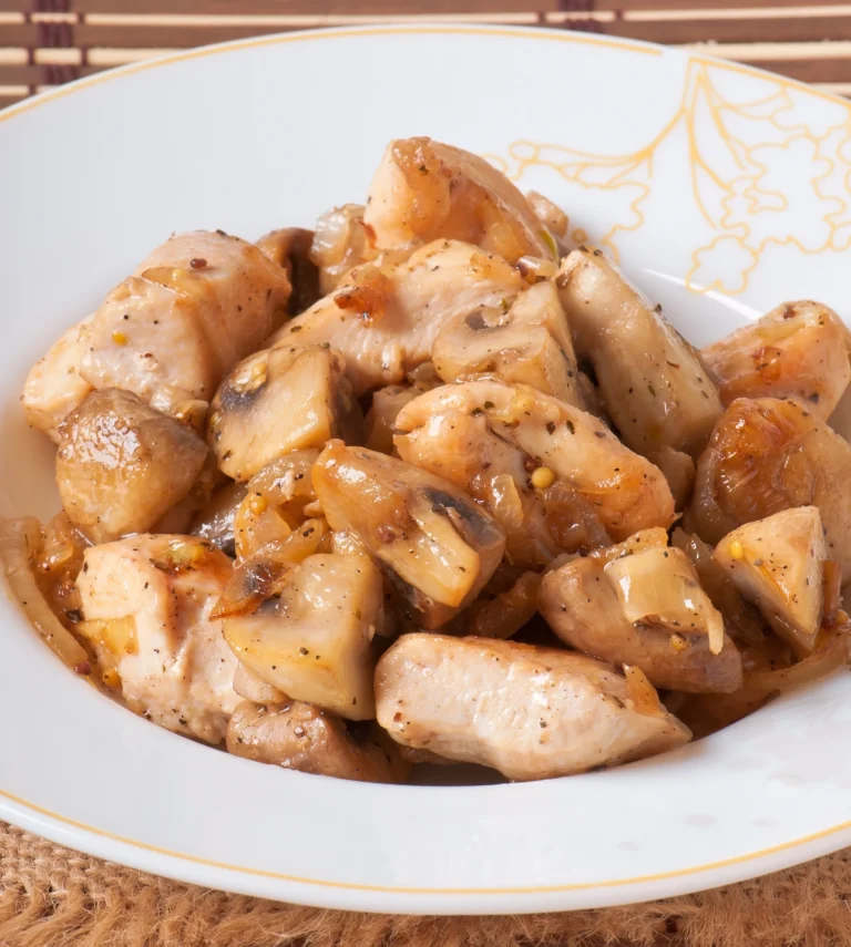 Pollo en Salsa de Champiñones sin Crema de Leche.