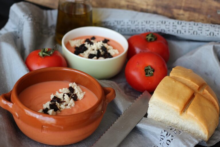Plato Español Salmorejo: Historia, Receta Tradicional y Variaciones Modernas